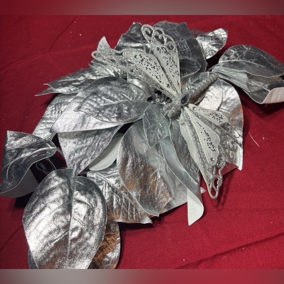 3 Silver Artificial Poinsettia Flower Clip-on Christmas Ornaments & Silver Drag - Picture 1 of 7